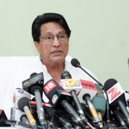 The_Union_Minister_for_Civil_Aviation_Shri_Ajit_Singh_holding_a_Press_Conference_in_New_Delhi_on_June_01_2012-uai-258x258